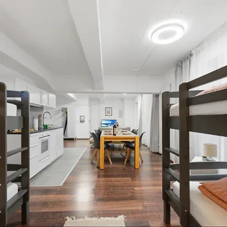 Yello Homes - Tiny Loft - 4 Personen - Flughafen *