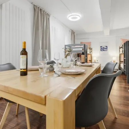 Yello Homes - Tiny Loft - 4 Personen - Flughafen *