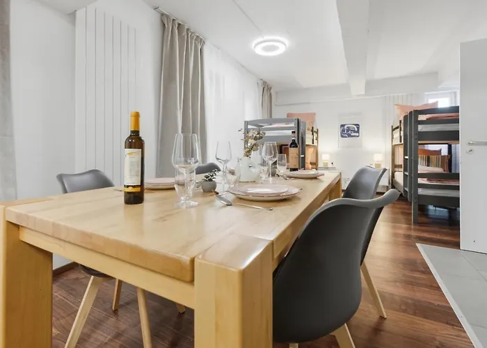 Yello Homes - Tiny Loft - 4 Personen - Flughafen *