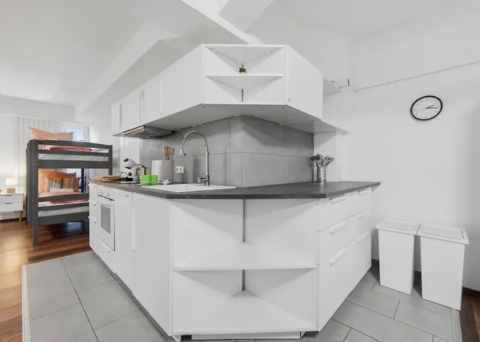 Yello Homes - Tiny Loft - 4 Personen - Flughafen