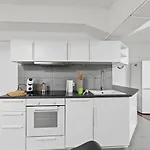 Yello Homes - Tiny Loft - 4 Personen - Flughafen