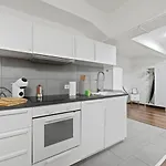 Yello Homes - Tiny Loft - 4 Personen - Flughafen *
