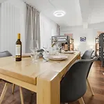 Yello Homes - Tiny Loft - 4 Personen - Flughafen *