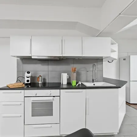 Yello Homes - Tiny Loft - 4 Personen - Flughafen