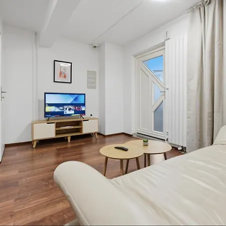 Yello Homes - Tiny Loft - 4 Personen - Flughafen *