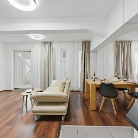 Yello Homes - Tiny Loft - 4 Personen - Flughafen * נירנברג