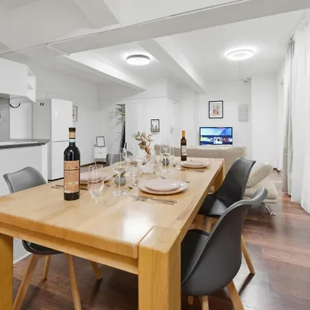Yello Homes - Tiny Loft - 4 Personen - Flughafen *