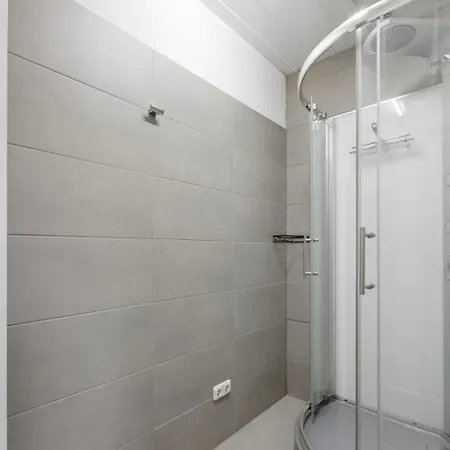 Yello Homes - Tiny Loft - 4 Personen - Flughafen