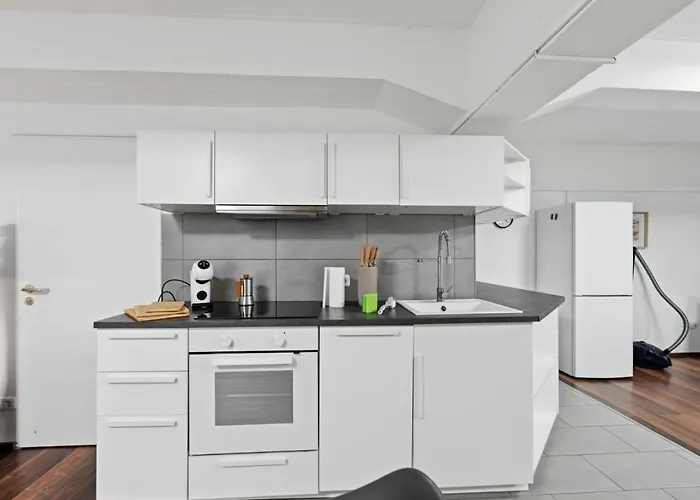 Yello Homes - Tiny Loft - 4 Personen - Flughafen
