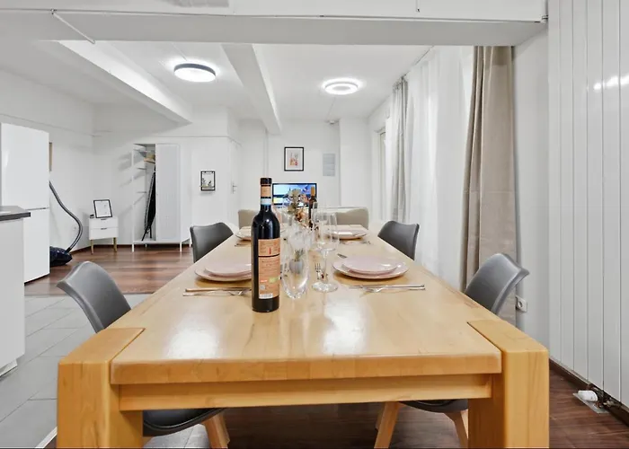 Yello Homes - Tiny Loft - 4 Personen - Flughafen