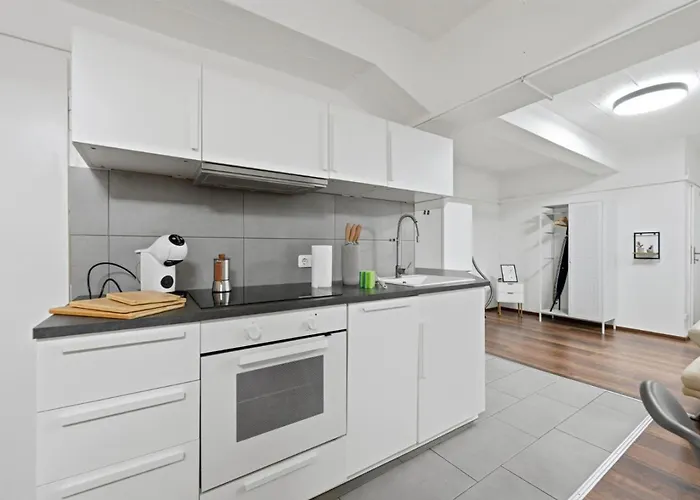 Yello Homes - Tiny Loft - 4 Personen - Flughafen *