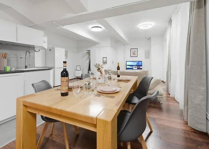 Yello Homes - Tiny Loft - 4 Personen - Flughafen *